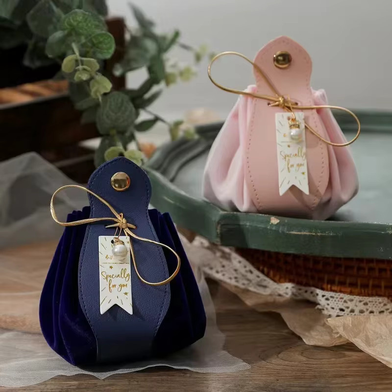 Luxus Geschenkbeutel aus Leder und Flanell mit Kordelzug in Rot für Hochzeiten, Geburtstage und Partys - Bild 2