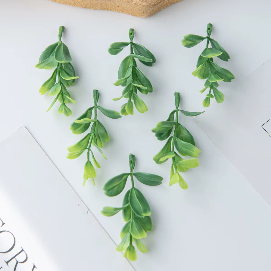 50 Stück Künstliche Pflanzenblätter von TTCY in Grün und Gelb aus Kunststoff für Dekorationen wie Hochzeiten, Weihnachten und DIY-Projekte - Bild 1