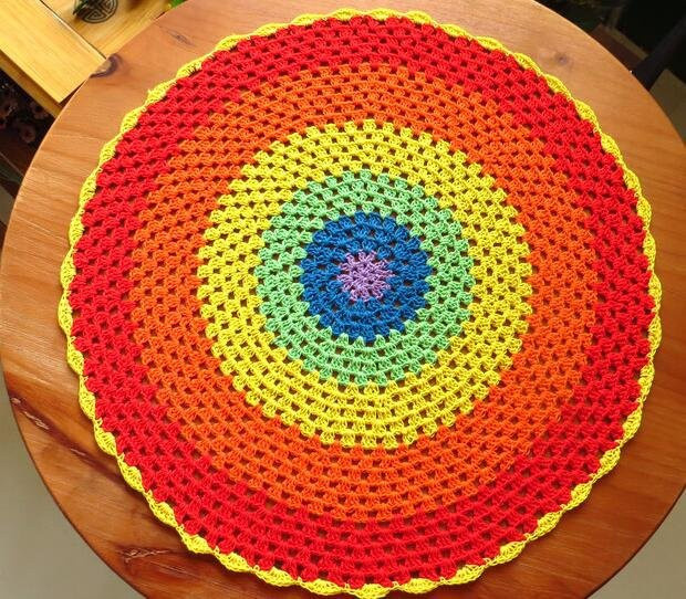 Gehäkeltes Tischset aus Baumwolle von Yiran Furniture in Multicolour, rundes Tee-Platzset mit floralem Design, Durchmesser: 45 cm - Bild 1