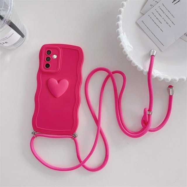 Silikonhülle mit lockigem Crossbody Lanyard und 3D Love Heart Design für Samsung Galaxy und iPhone in Pink - Bild 1
