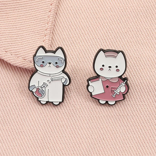 Brosche Emaille, Katze, Arzt, Krankenschwester, Unisex - Bild 1