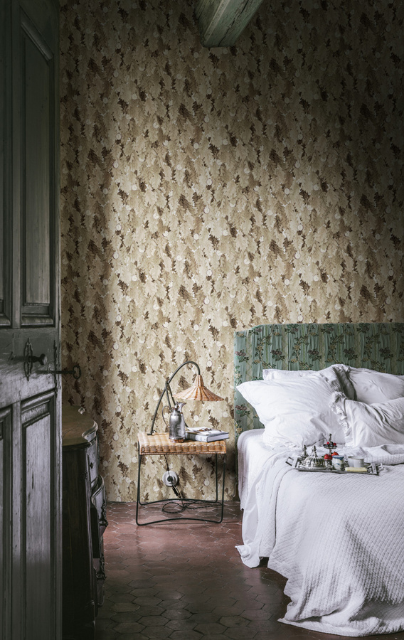 Rebel Walls Tapete No Time to Waste in Sand Beige mit floralem Art Nouveau Design - Bild 1