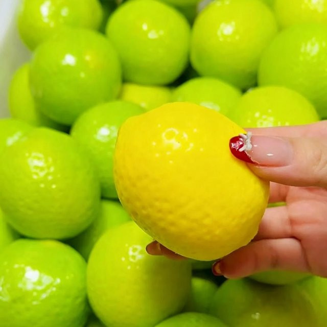 Handgemachter knuspriger Zitrone Stressball Knetspielzeug, Farbwechselnder Mango Squishy Fidget Ball, yellow - Bild 1