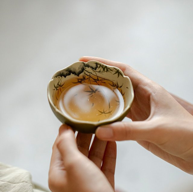 Handbemalte antike Keramik Teetasse mit goldenem Bambus- und Blumenmuster für dein Kung Fu Teeset - Bild 1