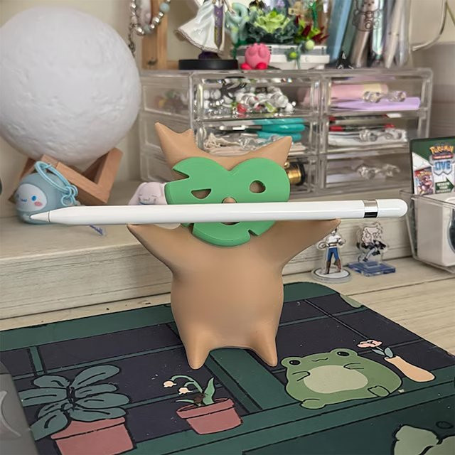 Korok Bleistifthalter Statue in Beige aus Kunststoff - Bild 1