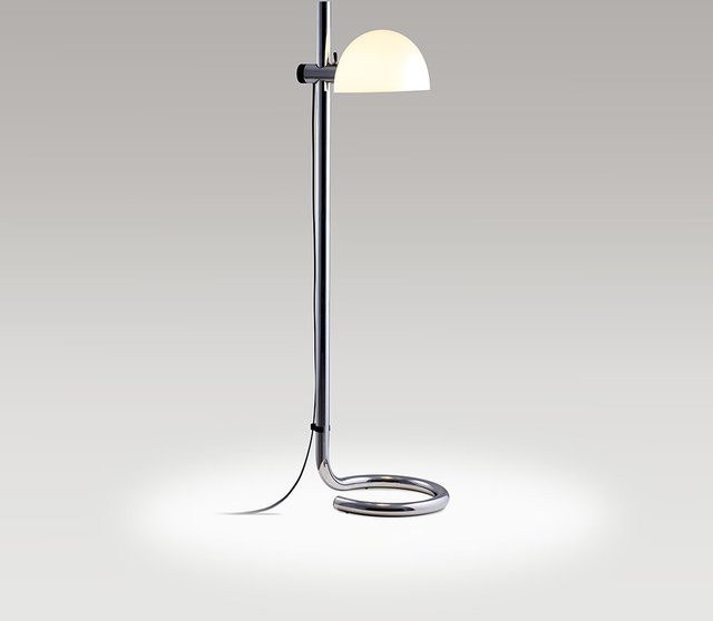 Marset Lauro P Stehleuchte aus verchromtem Metall und Kunststoff in Weiß und Chrom mit höhenverstellbarem Dom-Design - Bild 1