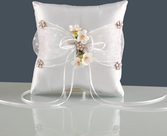 TRUE LOVE GIFT Hochzeits-Brautringkissen mit Schleife in Weiß - Bild 1