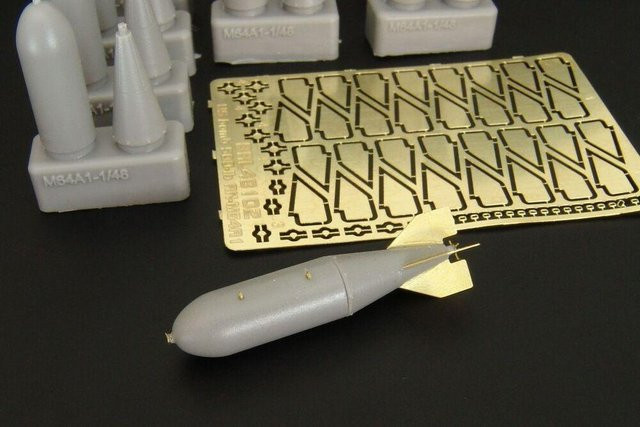 Brengun US bomb 500-lb AN-M64A1, Fahrzeuge, 1:48, 8-teiliges Set - Bild 1