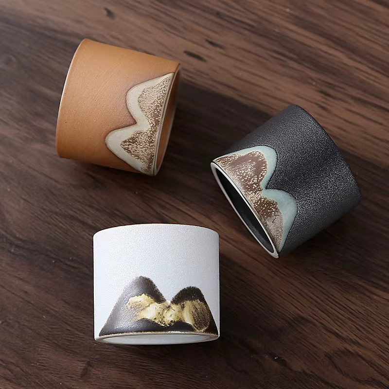 Handgezeichnete Teetasse in Bergform aus Keramik und Porzellan, Mehrfarbig, 50 ml - Bild 4