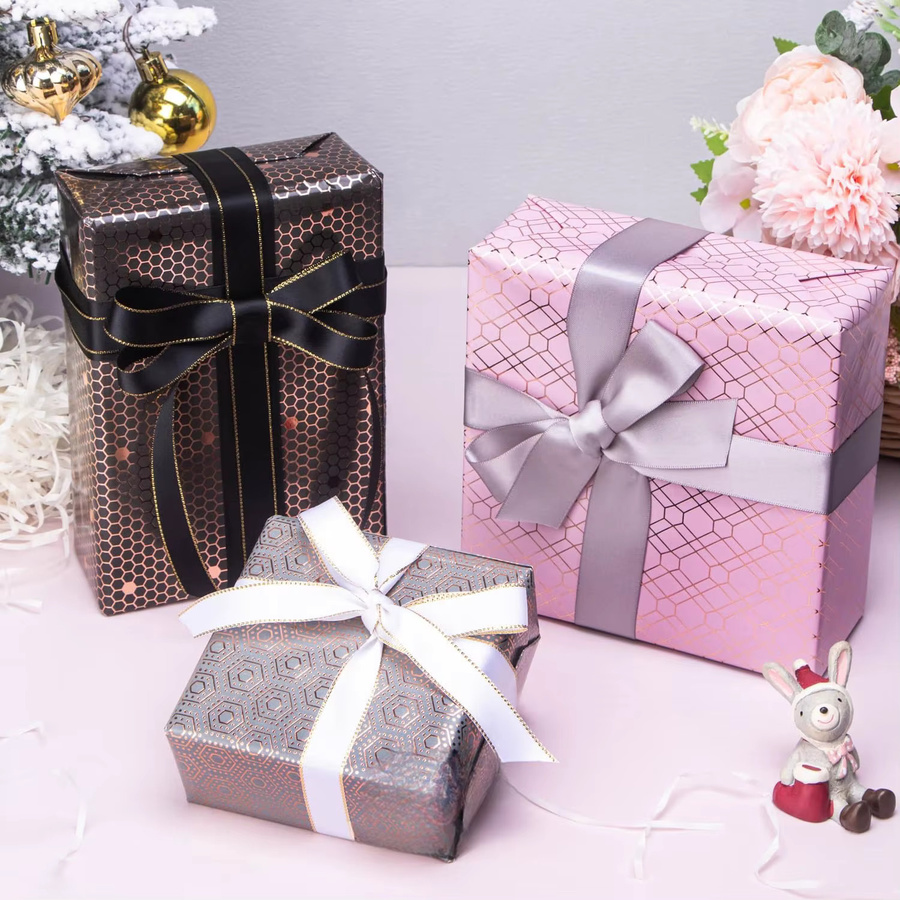 3 Rollen Mini-Geschenkpapier Set mit Geometrie-Mustern in Rosa, Grau, Schwarz und Roségoldfolie - Bild 3