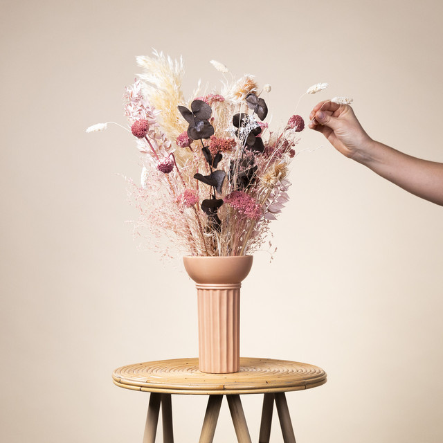 Trockenblumenstrauß BLUME2000 in Dunkelrot für den Tisch - Bild 1