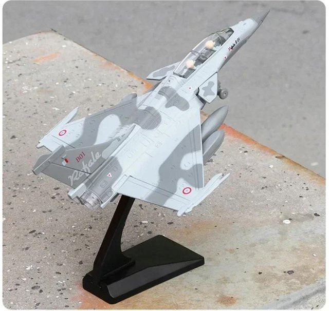 Linyi toy car Rafale Kampfflugzeug Modell, Metall, ab 14 Jahren - Bild 1