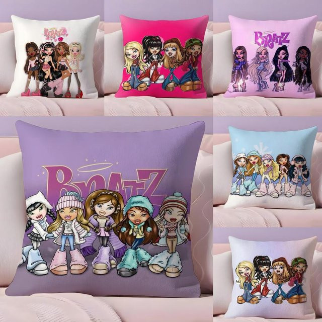PIKPAKA Kissenbezug Bratz Maske aus weichem Plüschstoff in Schwarz, 30 x 30 cm - Bild 1