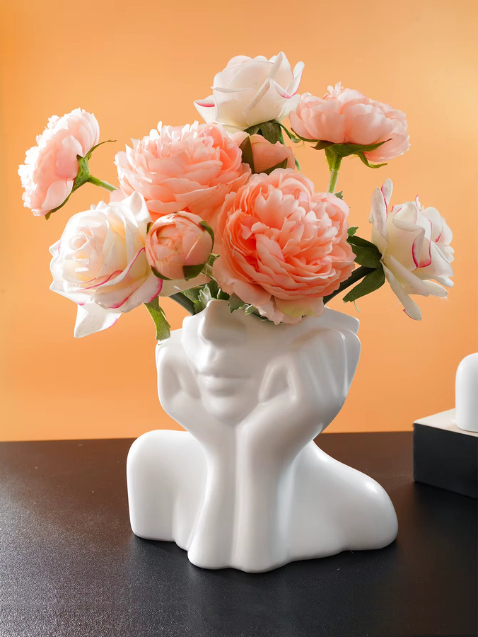 Moderne Charakter-Kunst-Vase aus Harz in Weiß für deine Dekoration im Esszimmer oder Arbeitszimmer - Bild 2