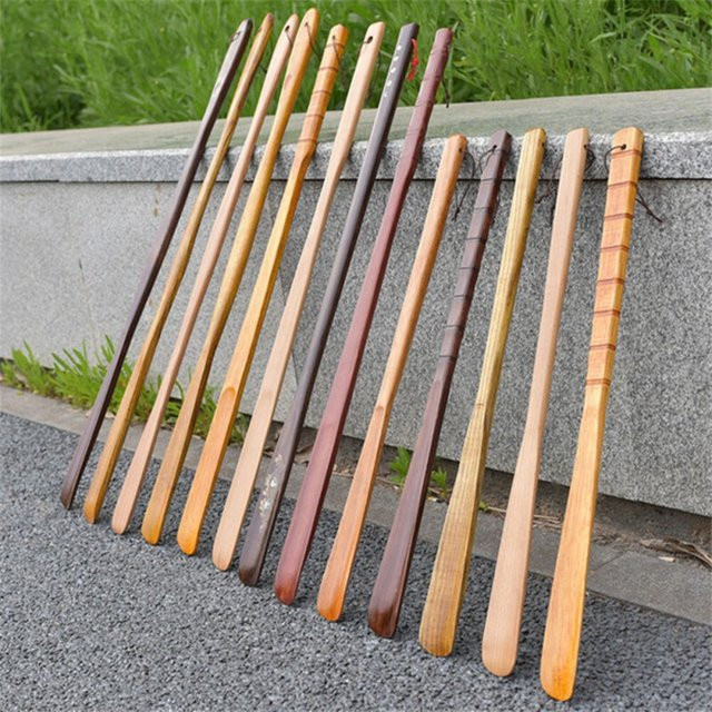 Tragbarer Schuhanzieher aus Holz mit langem Griff und Hängeschlaufe für Senioren und Schwangere - Bild 1