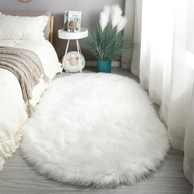 Ovaler Teppich aus Kunstfell von Yiran Furniture in Weiß, weicher Plüsch-Bodenbelag für Schlafzimmer oder Badezimmer, Breite: 40 cm, Tiefe: 60 cm - Bild 1