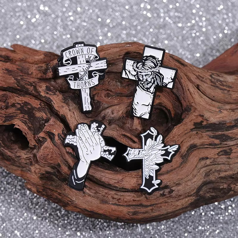 XioMara Brosche Jesus Kreuz, Schwarz Emaille, Damen - Bild 3