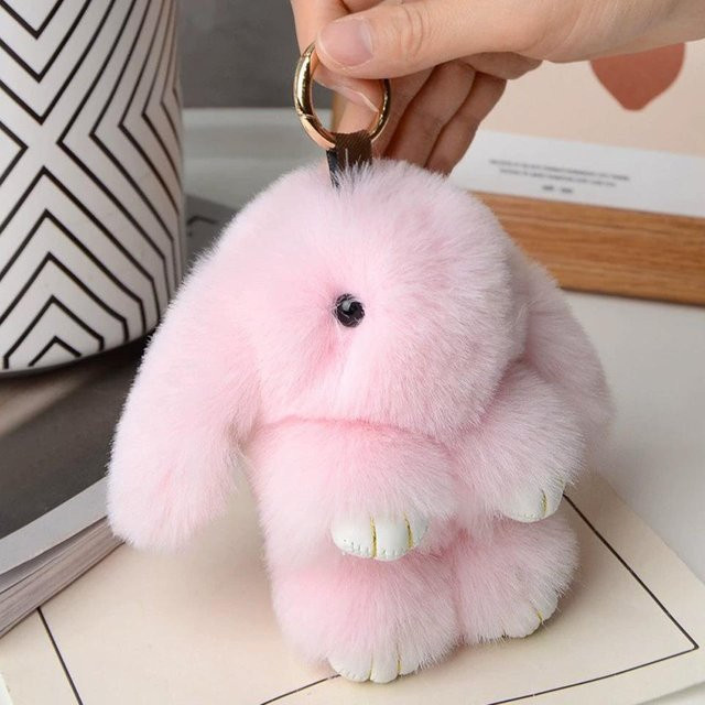Rd lala Kaninchenfell Anhänger in Pink, weiches Stofftier als Taschenanhänger oder Autodekoration, Höhe: 15 cm - Bild 1