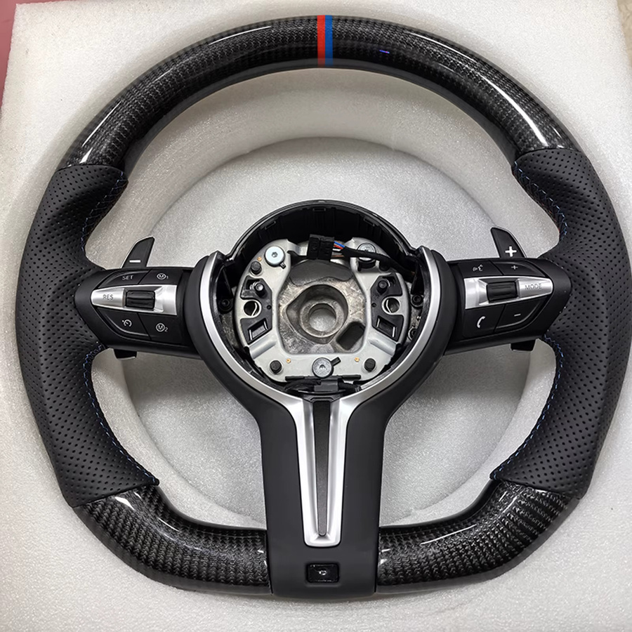 XUDREZ Sportlenkrad aus Carbonfaser und perforiertem Nappaleder in Schwarz für BMW F20 F21 F30 F25 F15 M2 M3 M4 F80 F82 im D-Form-Design - Bild 2