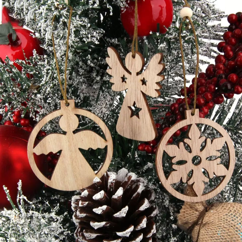Tissy 12er Set Weihnachtsanhänger aus Holz in Braun mit Sternen, Engeln und Tieren als hängende Dekoration - Bild 3