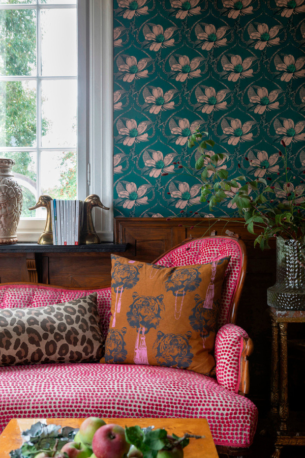 Studio Lisa Bengtsson Tapete Monkan in Seagreen mit botanischem und floralem Design - Bild 1