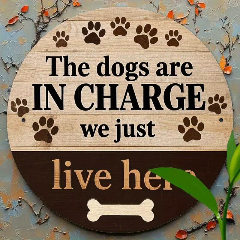Potdemiel Dog Deco Vintage Rundes Schild aus Eisen The Dogs Are In Charge Wanddekoration Durchmesser: 20,3 cm - Bild 4