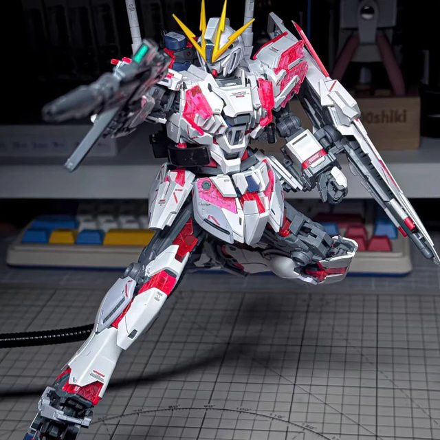 Bandai MG 1/100 RX-9/C Narrative C Equipment Salmon, Bausatz, Actionfigur - Bild 1