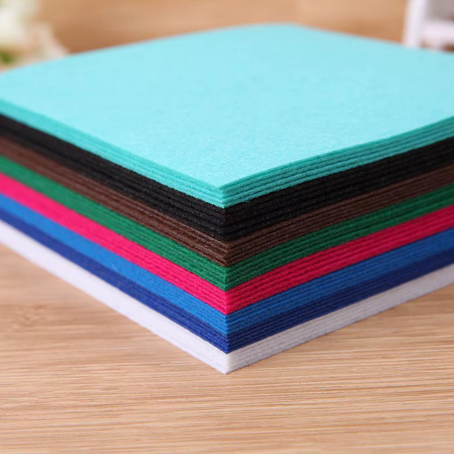 40 Stück Filzstoff-Set in verschiedenen Farben, Vliesstoff-Bögen für Patchwork und Bastelarbeiten, B/B: 10 x 10 cm - Bild 4