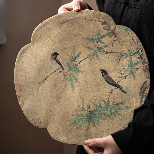 PDQ Teetischunterlage im Zen-Stil mit floralem Design, runde und wasserabweisende Teetischdecke in orientalischem Design - Bild 1