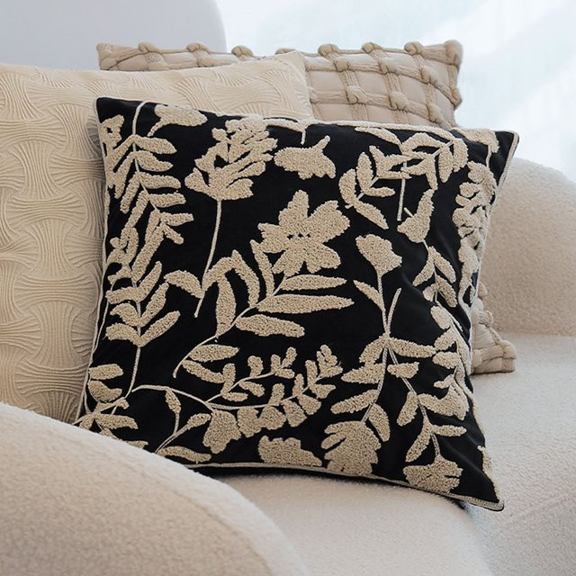 Dekorativer Kissenbezug CANIRICA mit Blumenstickerei in Schwarz, nordischer Stil, B/T/H: 45 x 45 x 45 cm - Bild 1