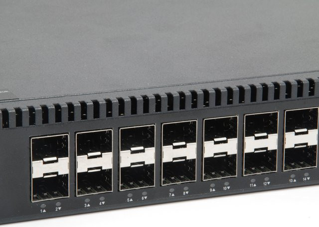 LevelOne KILBY GTL-2872 L3 Lite Managed Switch in Schwarz mit 20 x Gigabit SFP, 4 x Shared 10/100/1000 und 4 x 10 Gigabit SFP+ zur Rackmontage - Bild 1