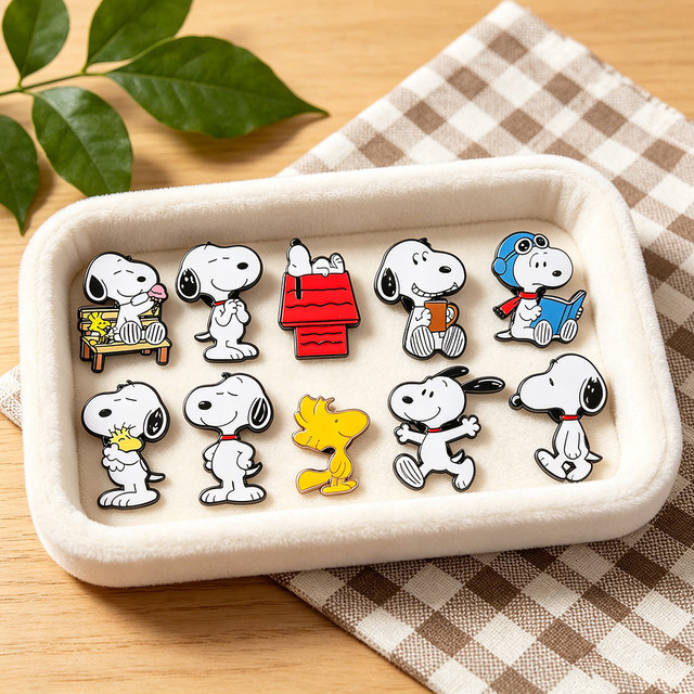 Bandai Snoopy Woodstock Cartoon Emaille-Broschen, 10-teiliges Set - Bild 1