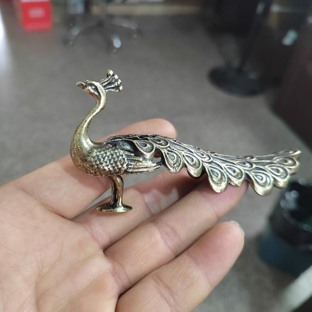 Sommer6 Pfauen-Ornament aus Messing in Gold, Chinesisches Kunsthandwerk als Tier-Statue zur Dekoration für Zuhause und Büro - Bild 1