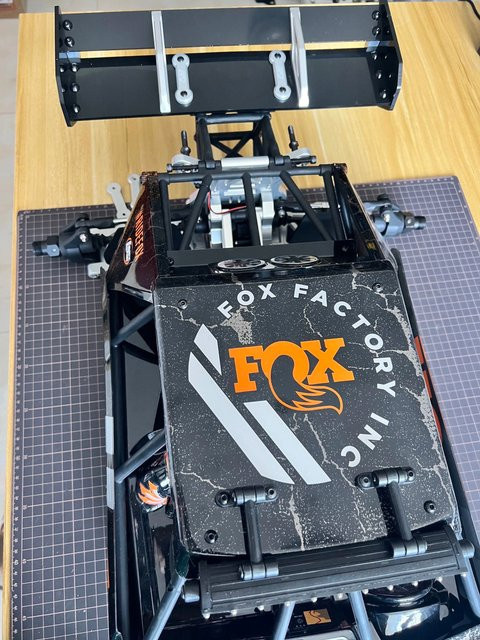 ADU RACING Kohlefaser-Flügel-Set, Metall, Schwarz - Bild 1
