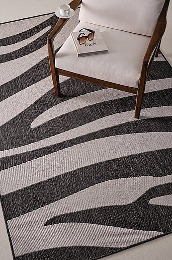Jotex ZUBI Outdoor-Teppich mit Animal-Print in Schwarz und Grau - Bild 1