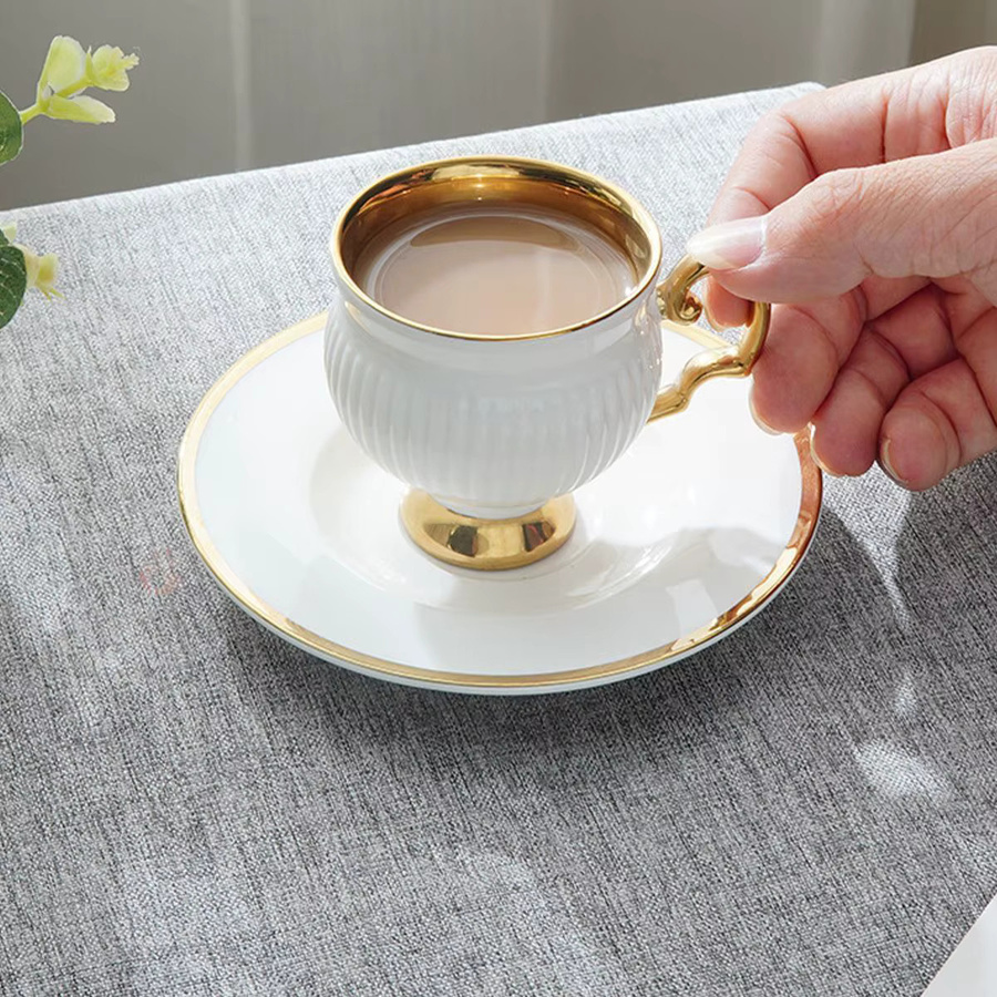 Exquisites Keramik-Teetassen-Set in Weiß mit 90 ml Fassungsvermögen im europäischen Stil - Bild 2