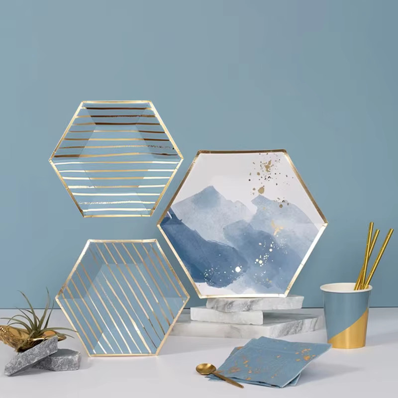 Einweggeschirr Set aus Papier in Blau mit Aquarell-Design und Goldfolie-Streifen für Geburtstag und Hochzeit bestehend aus Tellern Tassen und Servietten - Bild 2