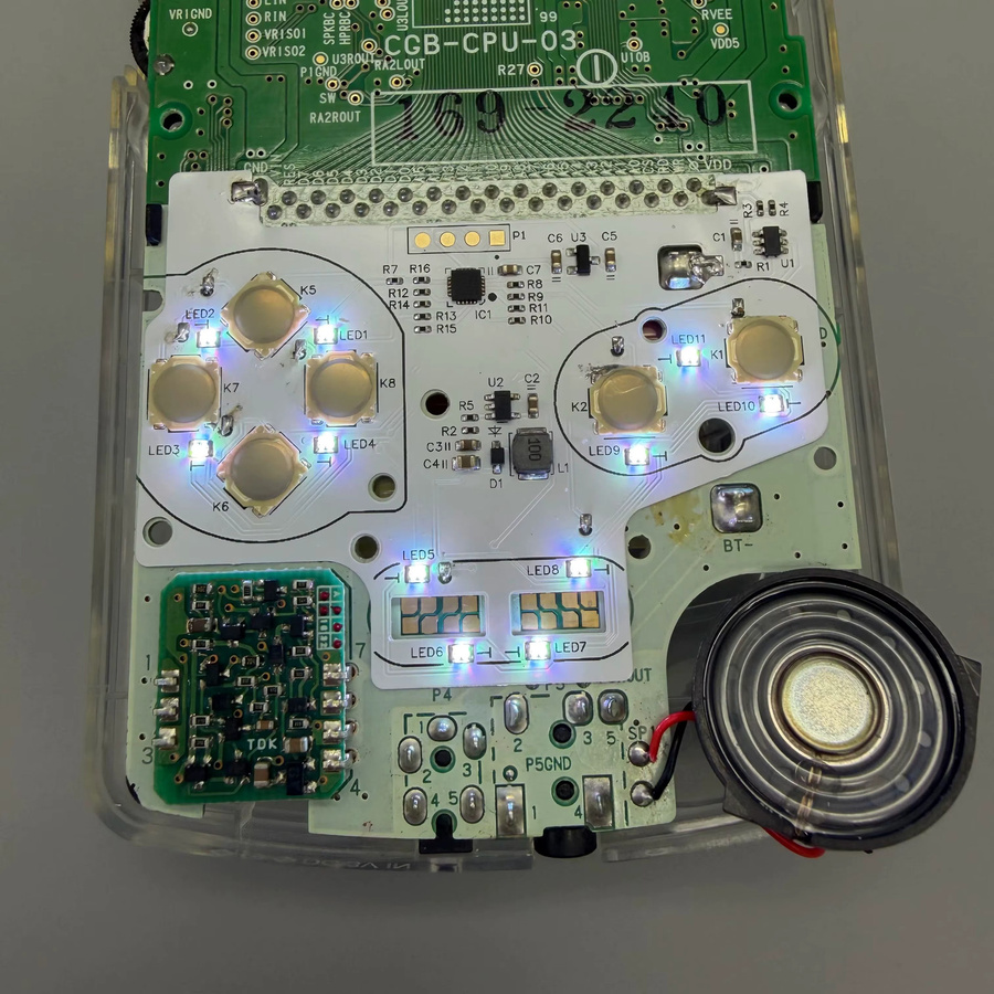 RGB-Tastenlichtplatine für Nintendo GBA/GBC mit anpassbarer Farbe und integrierten Metall-Federknöpfen - Bild 1