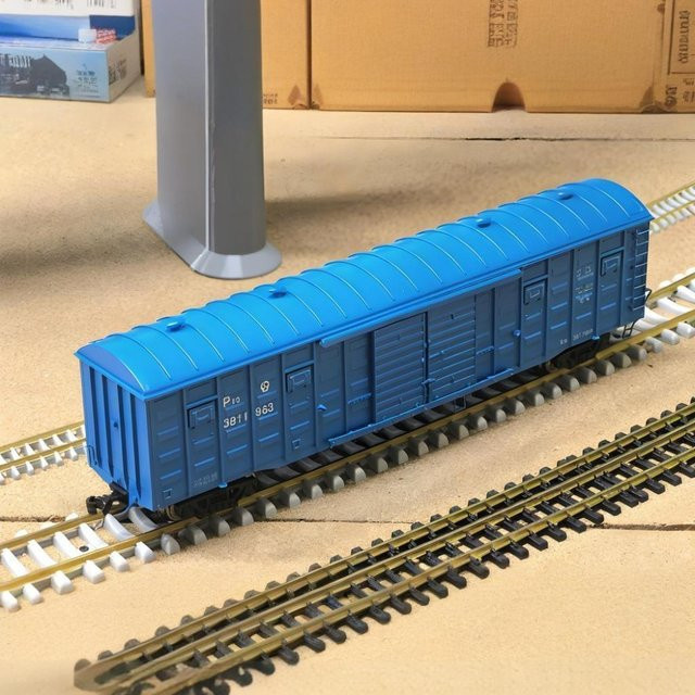 MODEL RTR P70 Boxcar Frachtauto, Zugmodell, 1:87, blau, mit zu öffnenden Türen - Bild 1