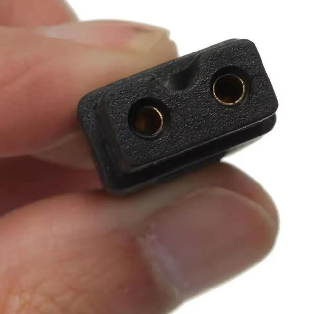 2 Pin Blei-Kabelstecker für 12/24 V Auto-Kühlschränke und Kühlboxen in Schwarz - Bild 1