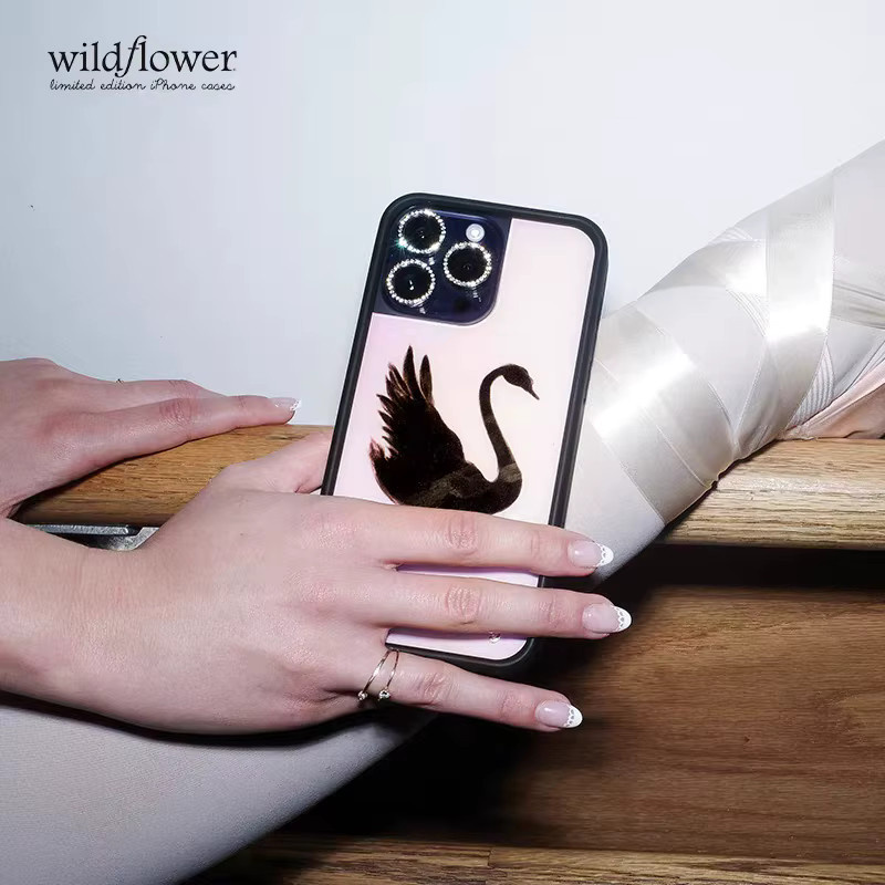 Wildflower Black Swan Handyhülle für iPhone 12 bis 17 Pro Max Plus in Schwarz und Pink - Bild 3