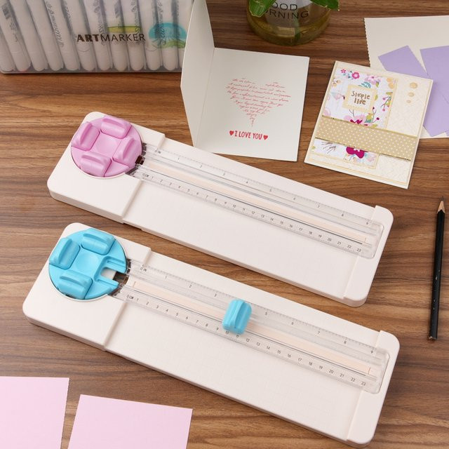 Multifunktionaler 4-in-1 Papierschneider mit Drehklingen für Bastelarbeiten und Scrapbooking in Blau und Weiß - Bild 1