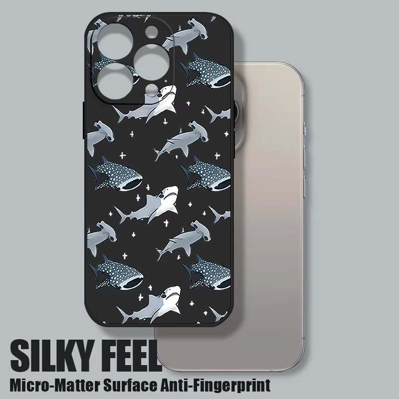 Stoßfeste TPU-Telefonhülle von MOESOE mit Walhai und Delphin Motiv für iPhone 16 15 14 13 12 Pro Max in Grau oder Schwarz - Bild 3