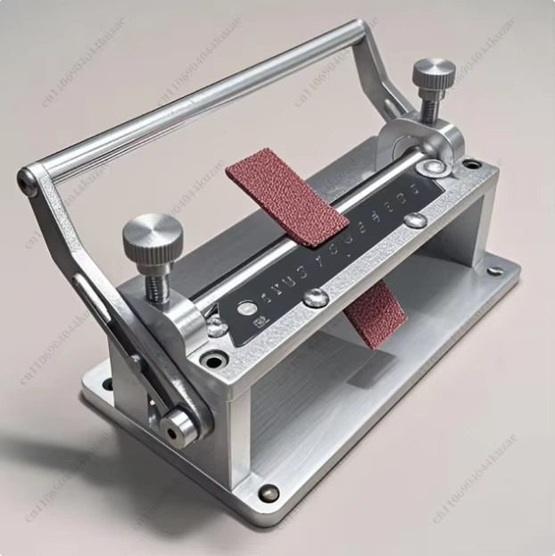 Manuelle Leder-Ausdünnungsmaschine aus Metall in Silber für Rindsleder, Pferdeleder und pflanzlich gegerbtes Leder - Bild 2