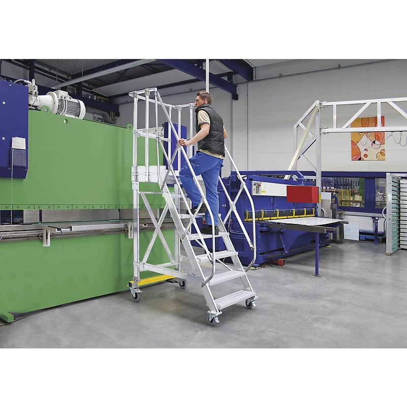 Günzburger Aluminium-Plattformtreppe fahrbar mit 11 Stufen in Silber - Bild 2