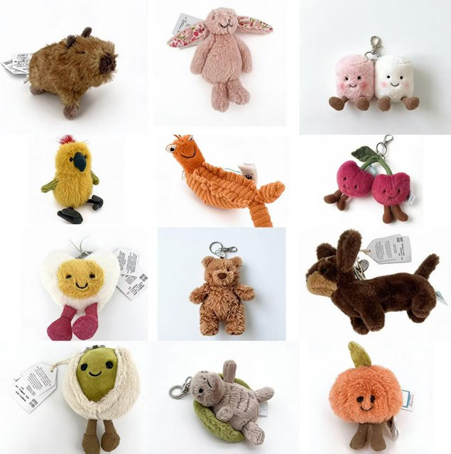 Jellycat Schlüsselanhänger, Marshmallow, Teebeutel, Kirsche, Erdnuss, Dackel, Drache, Auberginenklee, Fußball, Pinguin, Tennis, Barca-Bär - Bild 1