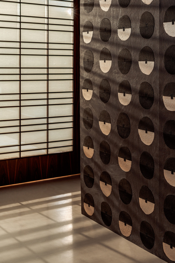 Élitis Wallpaper Toshima RM 1061 75 mit geometrischem Abstract-Muster in Kupfer, Braun und Schwarz, matt - Bild 2