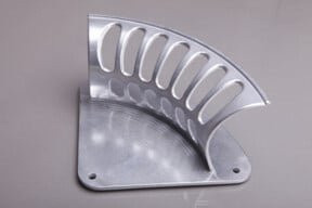 Wandmontierter Schlauchhalter aus Aluminium in Silber von APD Schlauchtechnik Form A - Bild 1