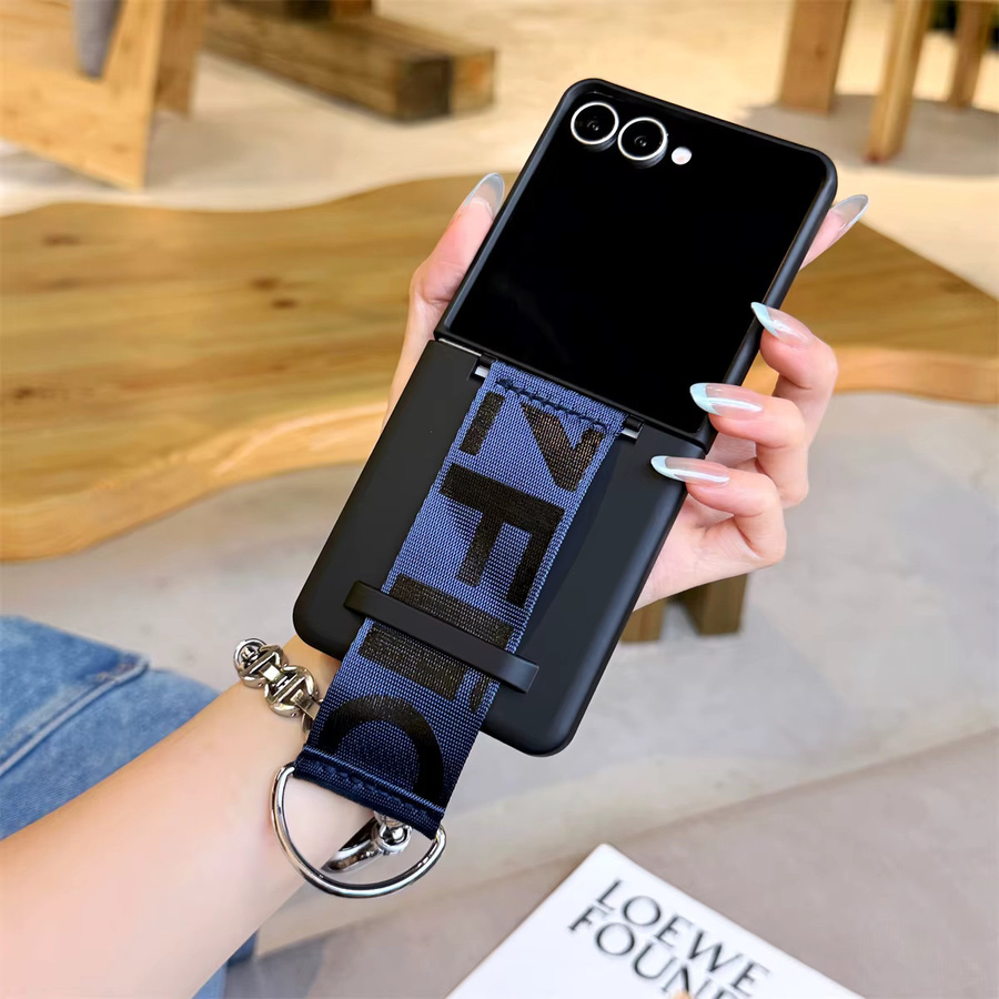 Flip7 Luxuriöse matte PC-Handyhülle für Samsung Galaxy Z Flip 5, Z Flip 6 und Z Flip 7 mit Handschlaufe, Ringhalter und Handkette in Blau oder Orange - Bild 3