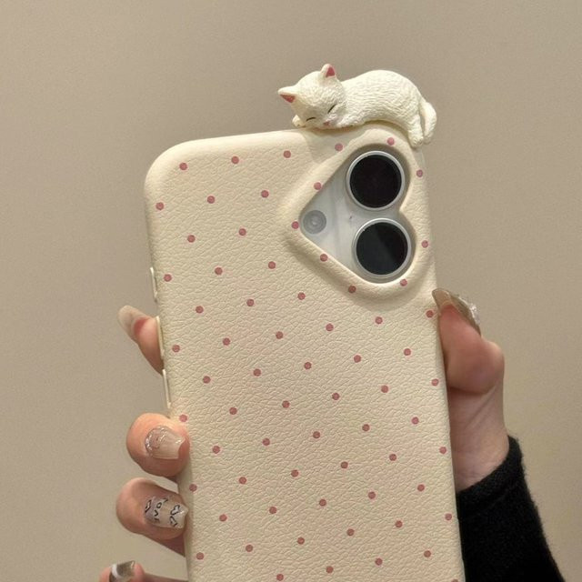 Stoßfeste Silikon-Handyhülle mit Herz- und Katzenmotiv für Apple iPhone 17 Pro Max in Weiß - Bild 1